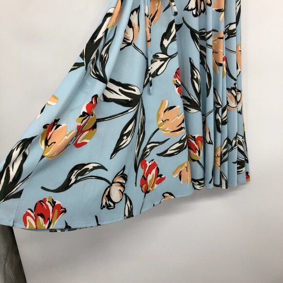 Maggy London Light Blue Floral Wrap Midi Dress size 4 - Picture 6 of 16